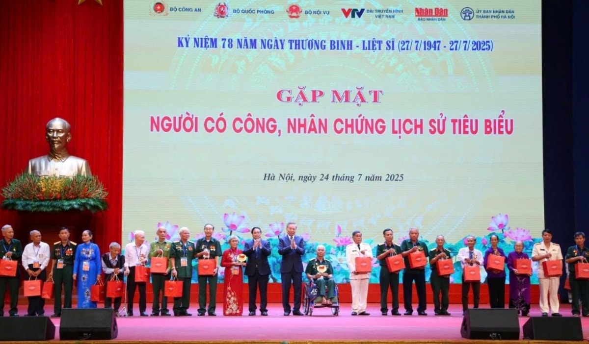 Tổng Bí thư Tô Lâm chủ trì gặp mặt người có công và nhân chứng lịch sử tiêu biểu năm 2025