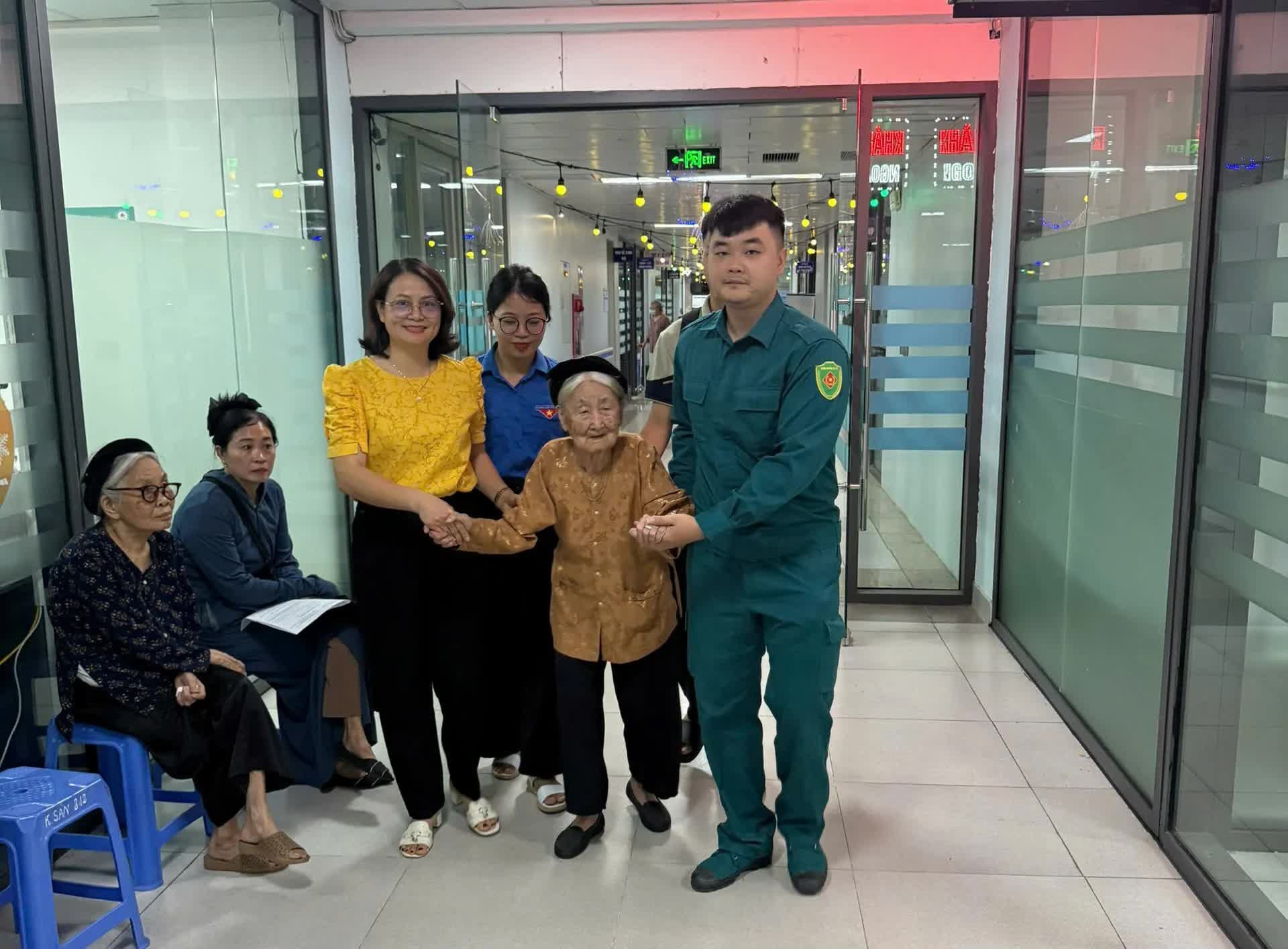 Nhiều xã, phường ở Hà Nội tổ chức hoạt động tri ân người có công