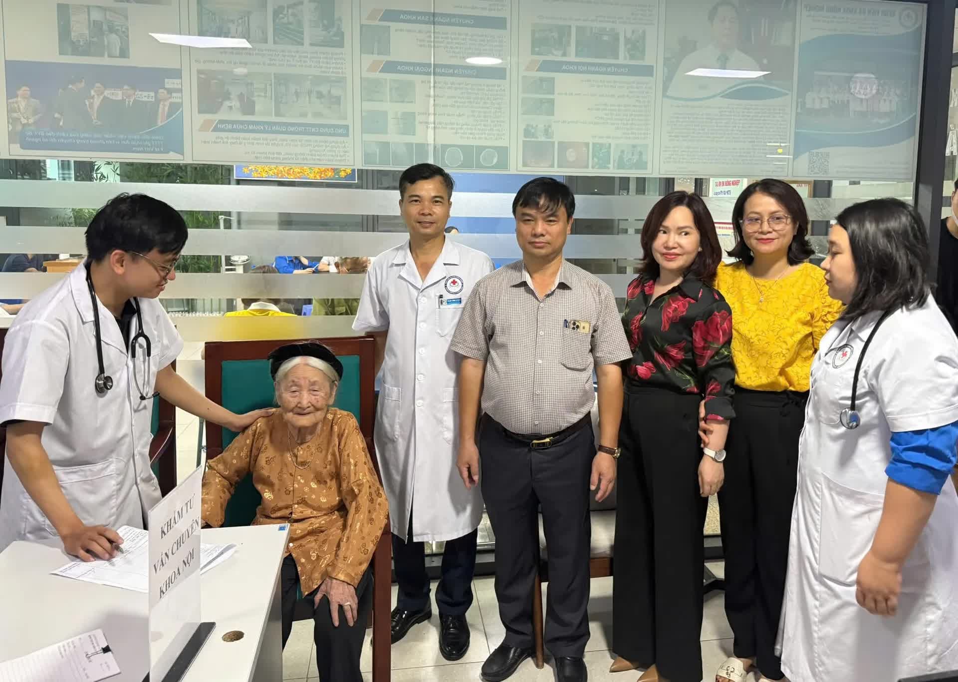 Nhiều xã, phường ở Hà Nội tổ chức hoạt động tri ân người có công