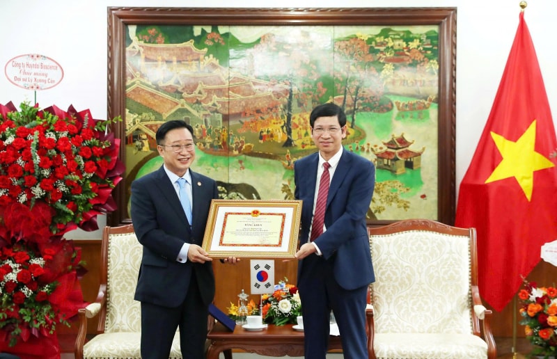 ong-ly-xuong-can.jpg