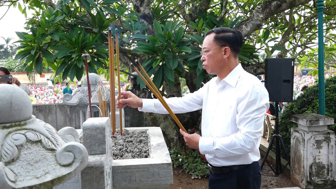 nguyen-manh-ha-kim-son.jpg