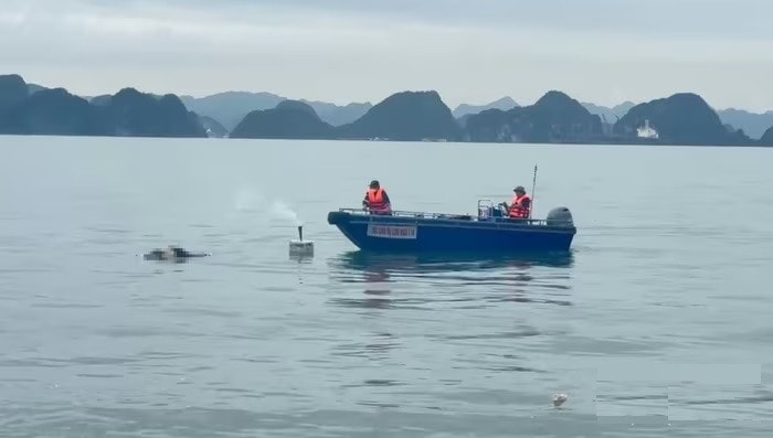 Các lực lượng tiếp cận hiện trường để vớt thi thể nạn nhân.