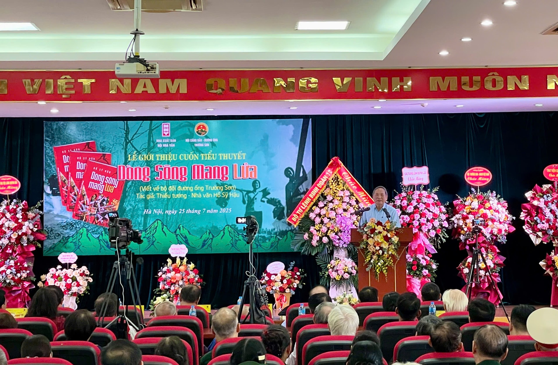 quang-canh-dong-song-mang-lua.jpg