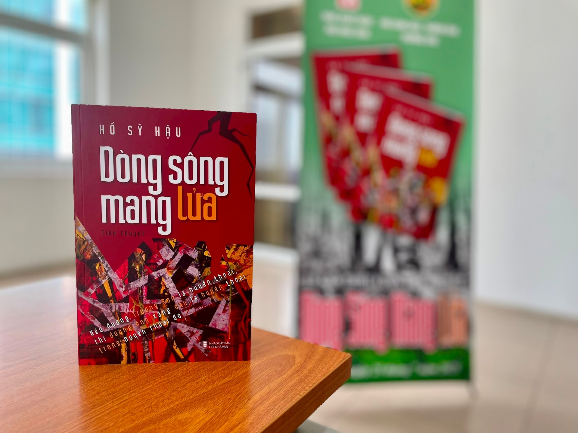 tieu-thuyet-dong-song-mang-lua.jpg