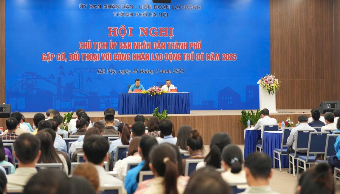 Chủ tịch UBND thành phố Hà Nội Trần Sỹ Thanh đã có buổi gặp gỡ, đối thoại với công nhân lao động Thủ đô