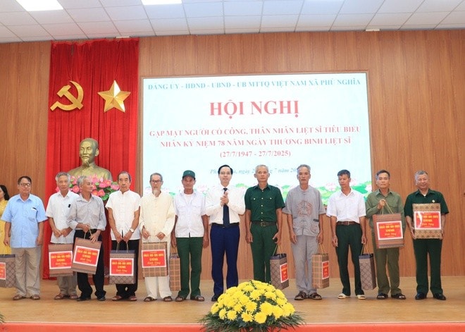 Xã Phú Nghĩa: Gặp mặt tri ân người có công, thân nhân liệt sĩ tiêu biểu nhân dịp kỷ niệm 78 năm Ngày Thương binh - Liệt sĩ