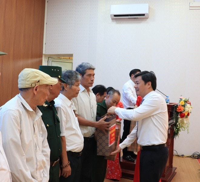 Xã Phú Nghĩa: Gặp mặt tri ân người có công, thân nhân liệt sĩ tiêu biểu nhân dịp kỷ niệm 78 năm Ngày Thương binh - Liệt sĩ