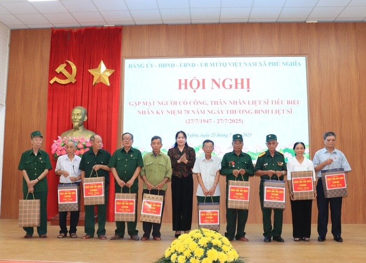 Xã Phú Nghĩa: Gặp mặt tri ân người có công, thân nhân liệt sĩ tiêu biểu nhân dịp kỷ niệm 78 năm Ngày Thương binh - Liệt sĩ