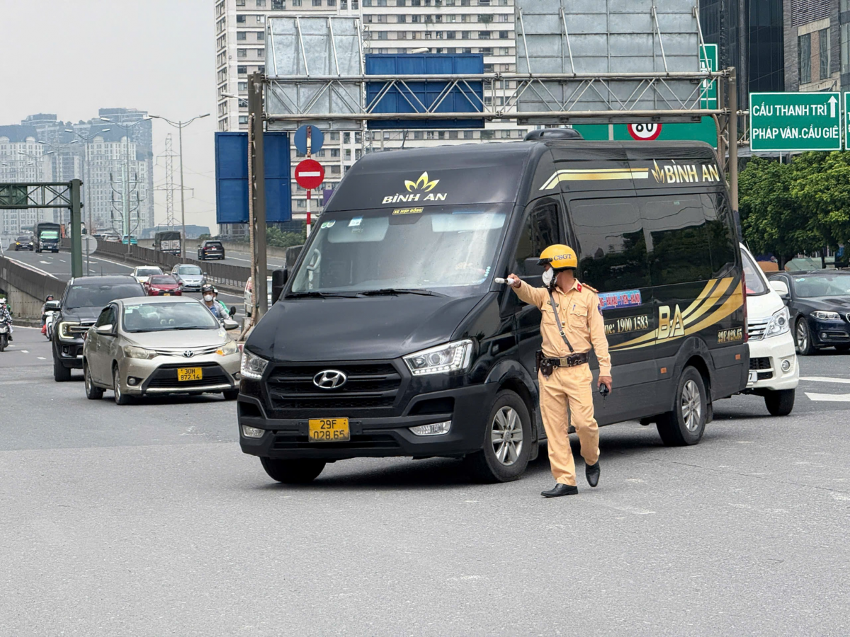 Hà Nội tổng kiểm soát phương tiện kinh doanh vận tải đường bộ, đường thủy