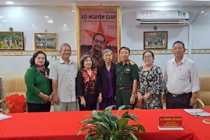 anh-2-giua.jpg