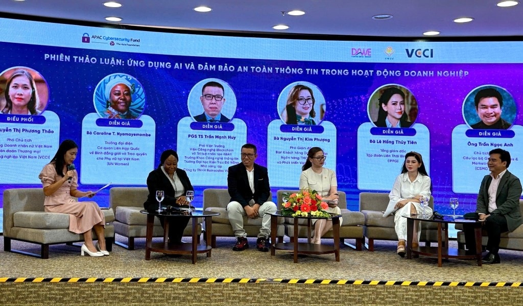 CEO Lê Hồng Thủy Tiên làm diễn ra