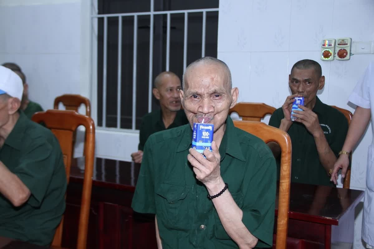 Vinamilk “viết tiếp câu chuyện hòa bình” bằng tranh và hành động