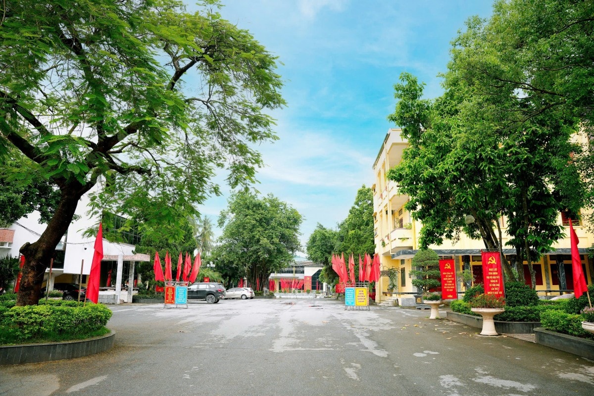 Vân Đình rực rỡ cờ hoa chào mừng đại hội Đảng bộ