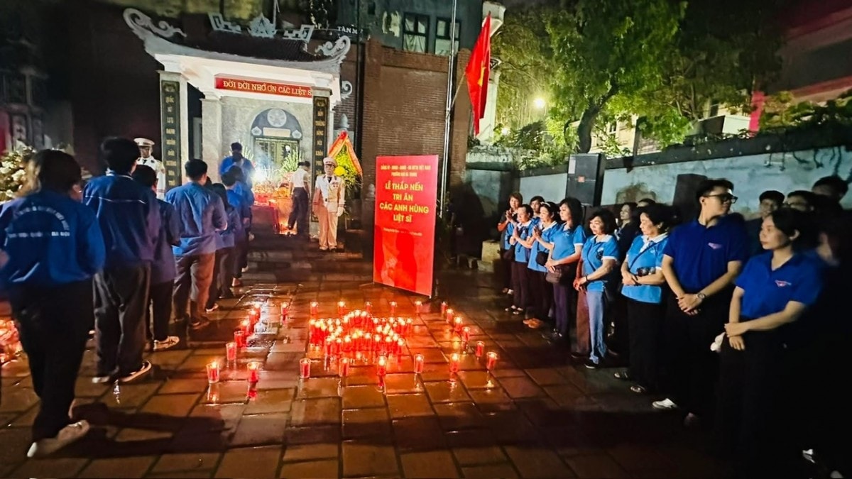 Phường Hai Bà Trưng long trọng tổ chức Lễ dâng hương, thắp nến tri ân các anh hùng liệt sĩ