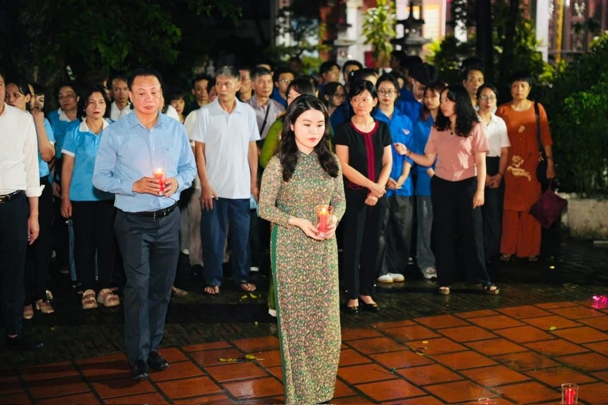 Phường Hai Bà Trưng tổ chức Lễ dâng hương, thắp nến tri ân các anh hùng liệt sĩ