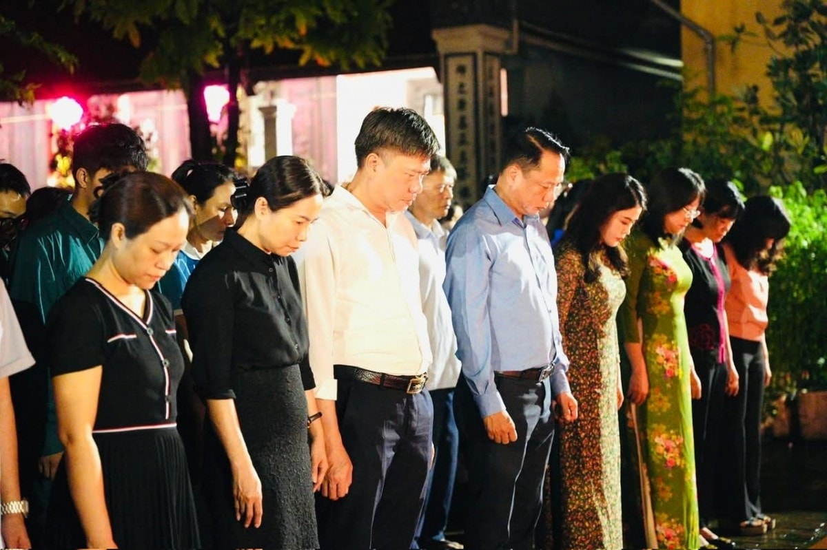 Phường Hai Bà Trưng tổ chức Lễ dâng hương, thắp nến tri ân các anh hùng liệt sĩ
