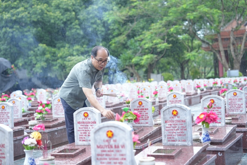 Hành trình tri ân một thế hệ thanh xuân đã hóa thành bất tử