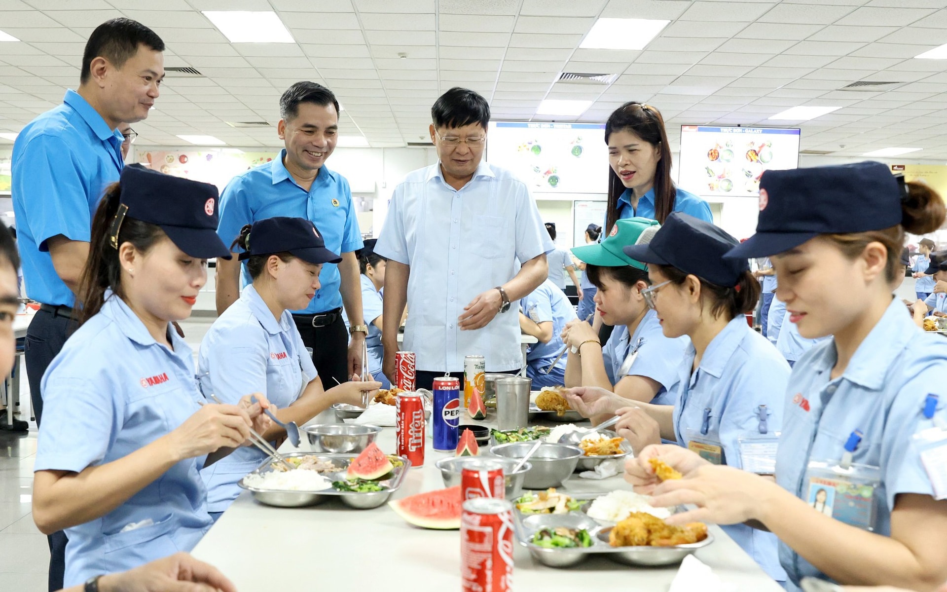 bua-com-cong-doan-la-chuong-trinh-y-nghia-trong-chuoi-hoat-dong-chao-mung-96-nam-ngay-thanh-lap-cong-doan-viet-nam-2871929-2872025-..jpg