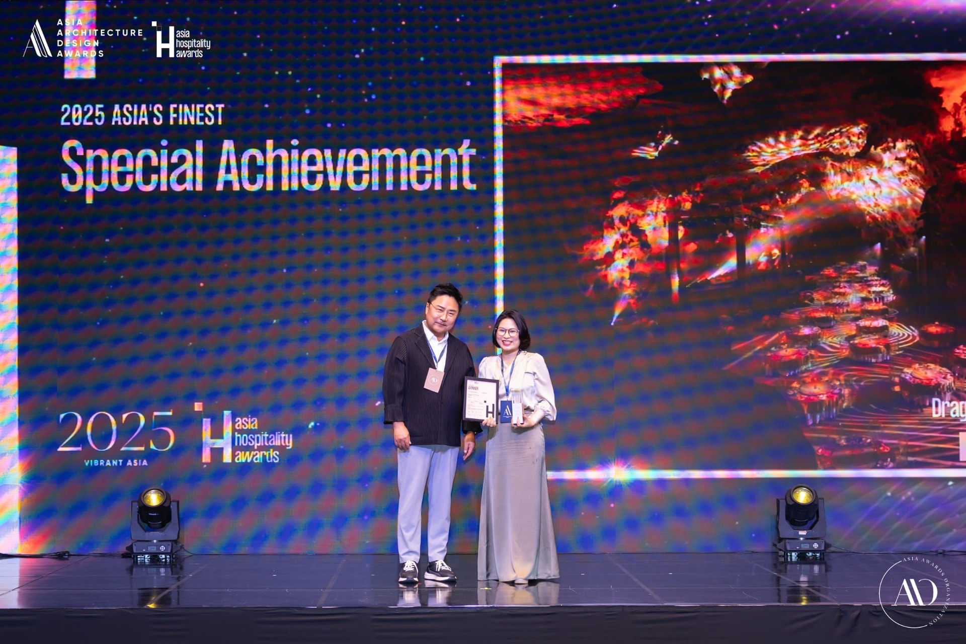 hang-ngoc-rong-tinh-quang-ninh-duoc-vinh-danh-la-diem-den-van-hoa-moi-noi-bat-tai-le-trao-giai-giai-thuong-kien-truc-chau-a-va-giai-thuong-du-lich-lu-hanh-chau-a..jpeg
