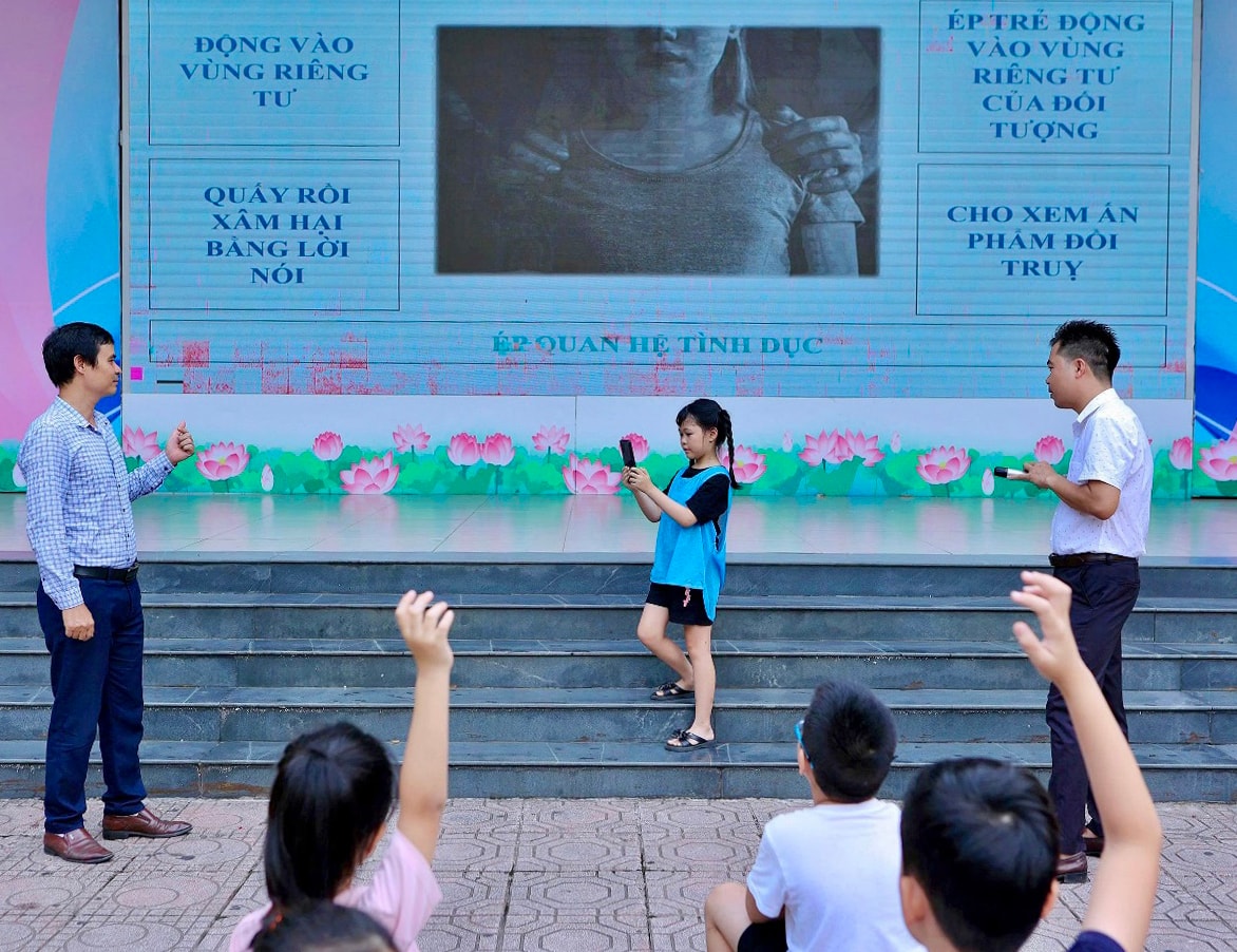truong-tieu-hoc-dich-vong-b-phoi-hop-voi-vien-khoa-hoc-giao-duc-an-toan-viet-nam-to-chuc-tap-huan-ky-nang-phong-chong-xam-hai-tinh-duc-cho-hoc-sinh.jpg