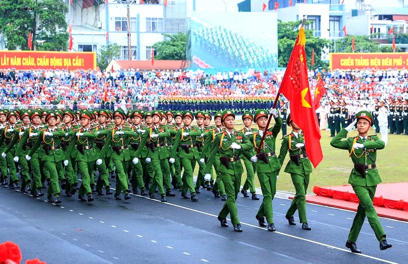 luc-luong-cong-an-nhan-dan-viet-nam-la-thanh-bao-kiem-sac-ben-la-chan-thep-vung-chac-bao-ve-an-ninh-quoc-gia-trat-tu-an-toan-xa-hoi..jpg