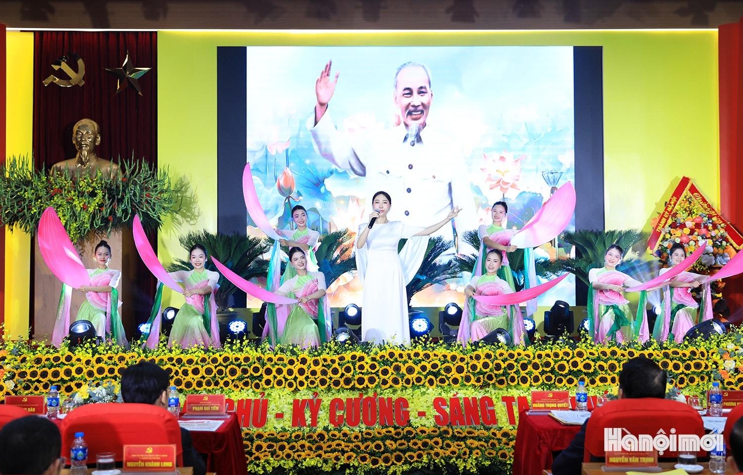 W_dai-hoi-dang-gia-lam-3.jpg