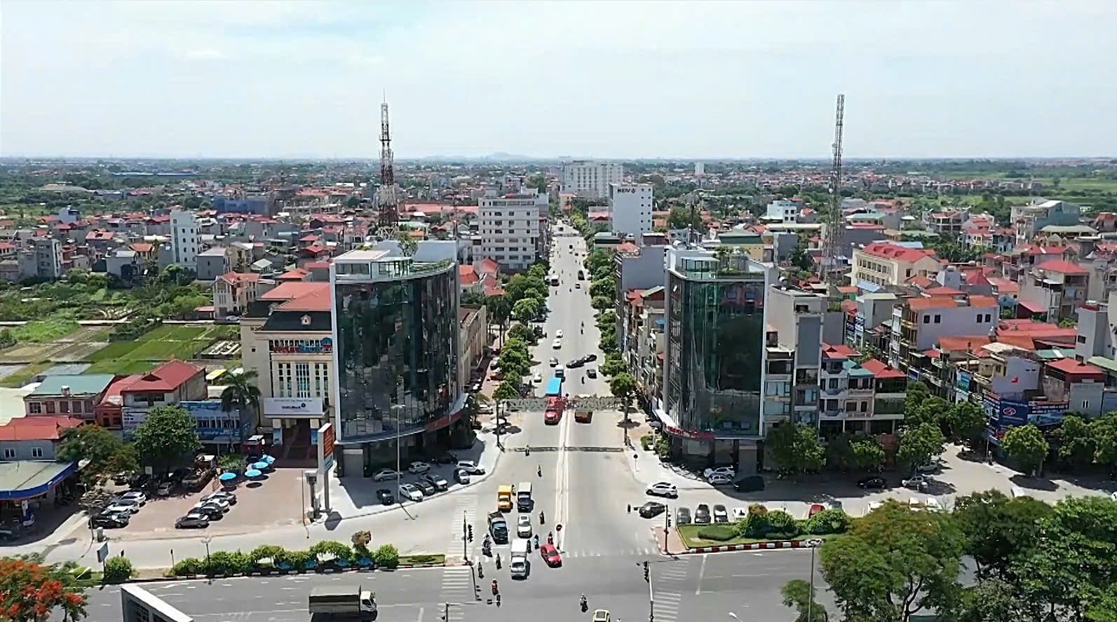 Hạ tầng xã Đông Anh ngày một phát triển. Ảnh: Thu Hằng