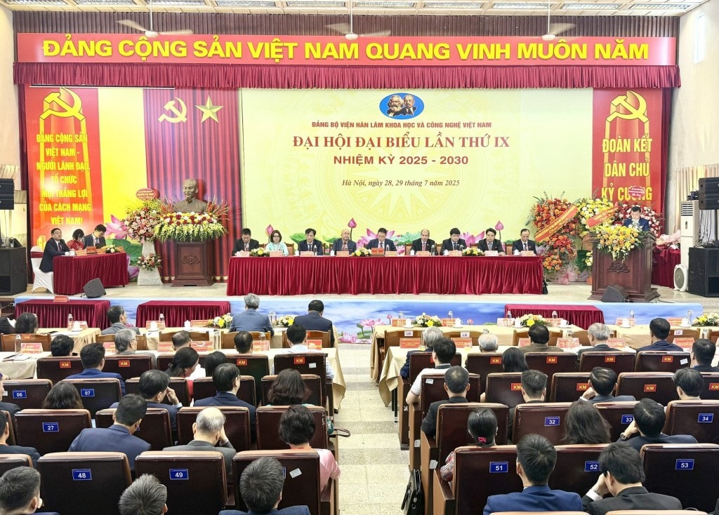 Đại hội Đảng bộ Viện Hàn lâm KHCN Việt Nam lần thứ 9, nhiệm kỳ 2025-2030 không chỉ đánh giá kết quả lãnh đạo, chỉ đạo của Đảng bộ thực hiện nhiệm vụ chính trị nhiệm kỳ vừa qua, mà còn là dịp để Đảng bộ Viện xác định phương hướng, mục tiêu, nhiệm vụ và giải pháp trong nhiệm kỳ tới - Ảnh: VGP/Thu Sa