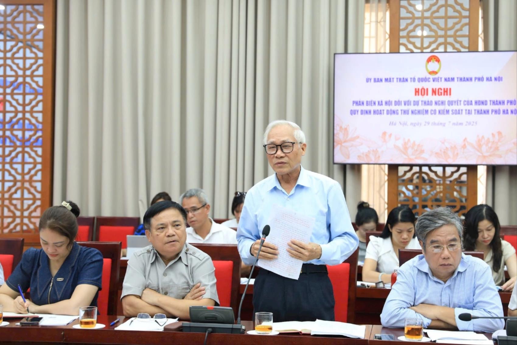 ong-pham-ngoc-thao.jpg