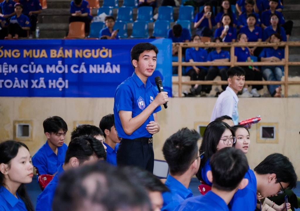 Các bạn trẻ tham gia chương trình đã được trang bị thêm những kiến thức pháp luật, kỹ năng tự bảo vệ bản thân trước các hoạt động liên quan đến mua bán người