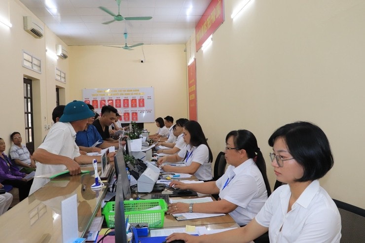 Điểm phục vụ hành chính công của xã thực hiện tốt công tác tiếp nhận, giải quyết TTHC cho tổ chức, cá nhân
