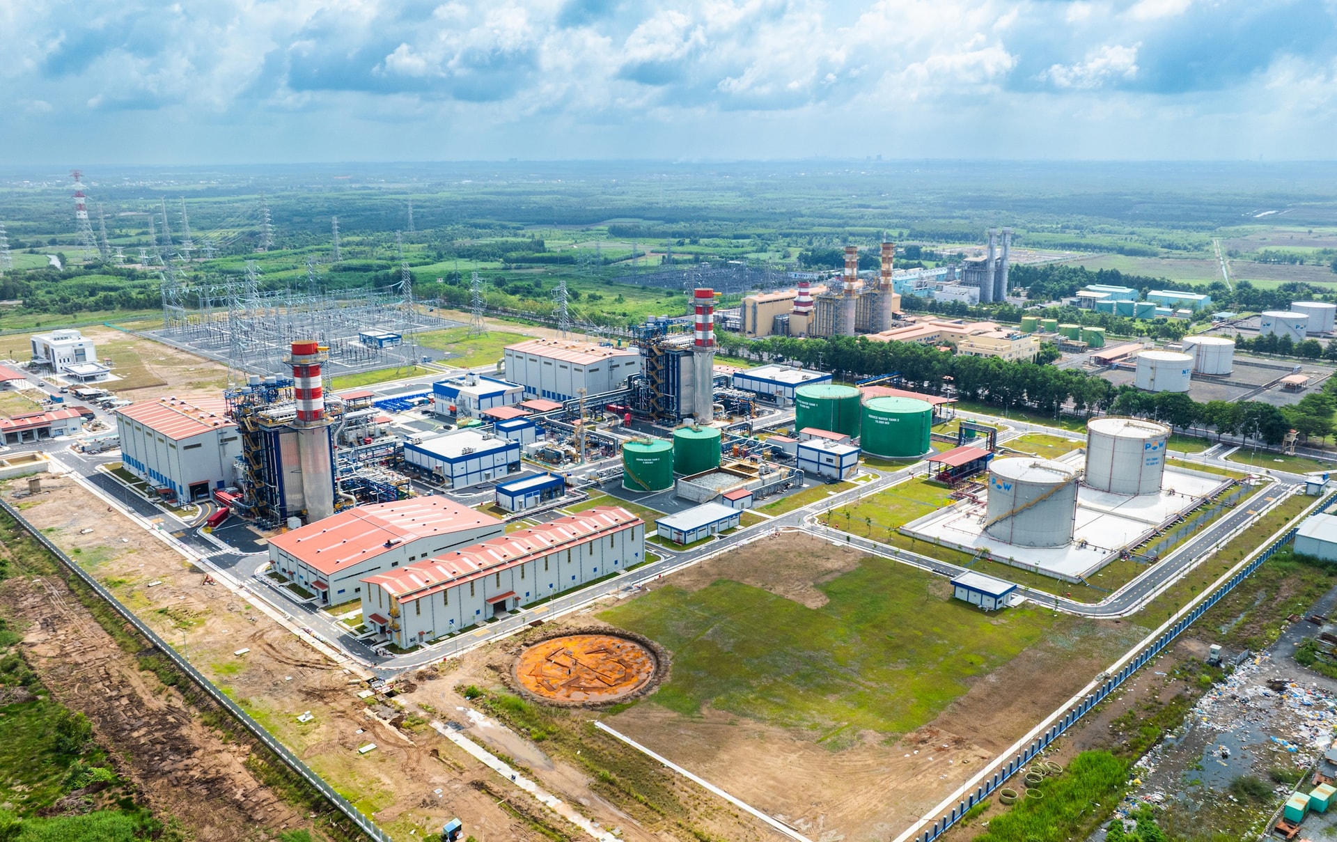 រោងចក្រថាមពល Nhon Trach 3 និង 4 នៅខេត្ត Dong Nai គឺជារោងចក្រថាមពលដំបូងគេដែលប្រើប្រាស់ឧស្ម័នធម្មជាតិនៅប្រទេសវៀតណាម..jpg