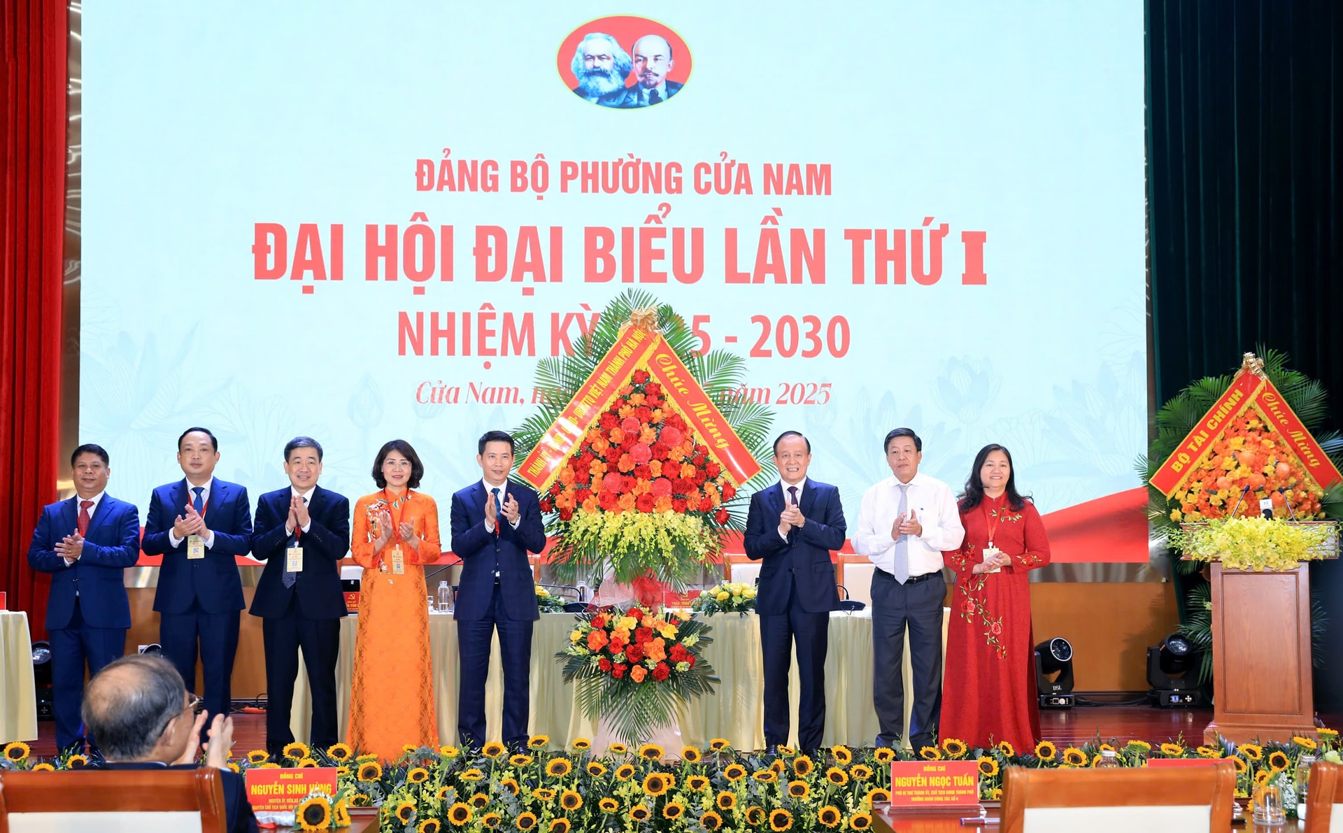 cn-a-tuan-tang-hoa-dep-.jpg