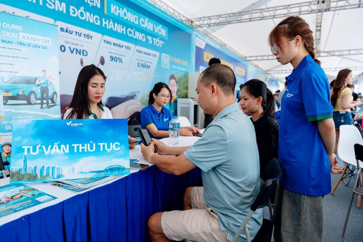 Hàng trăm tài xế công nghệ rủ nhau đến “Ngày hội xanh” tại Hà Nội để lên đời xe điện cực nhàn Hàng trăm tài xế công nghệ rủ nhau đến “Ngày hội xanh” tại Hà Nội để lên đời xe điện cực nhàn