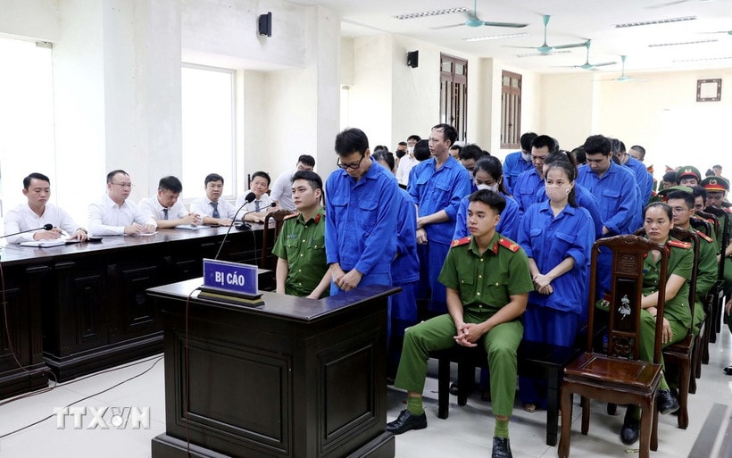 Các bị cáo tại phiên tòa. (Ảnh: Thế Duyệt/TTXVN)