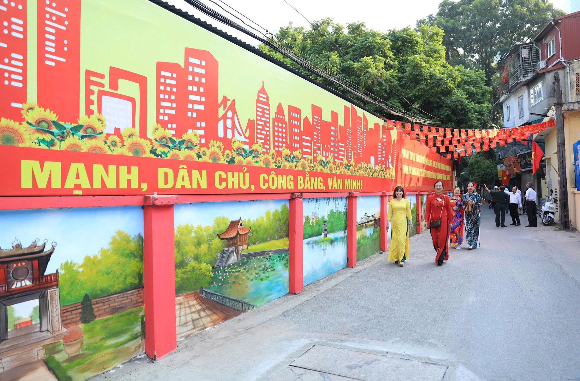 Nho-day-trong-cong-tac-va-va-dong-phuong-ngoc-ha-da-xay-dung-nhieu-ngo-duong-ngo-pho-sang-cilized-civilized.-anh-nguyen-quang.jpg