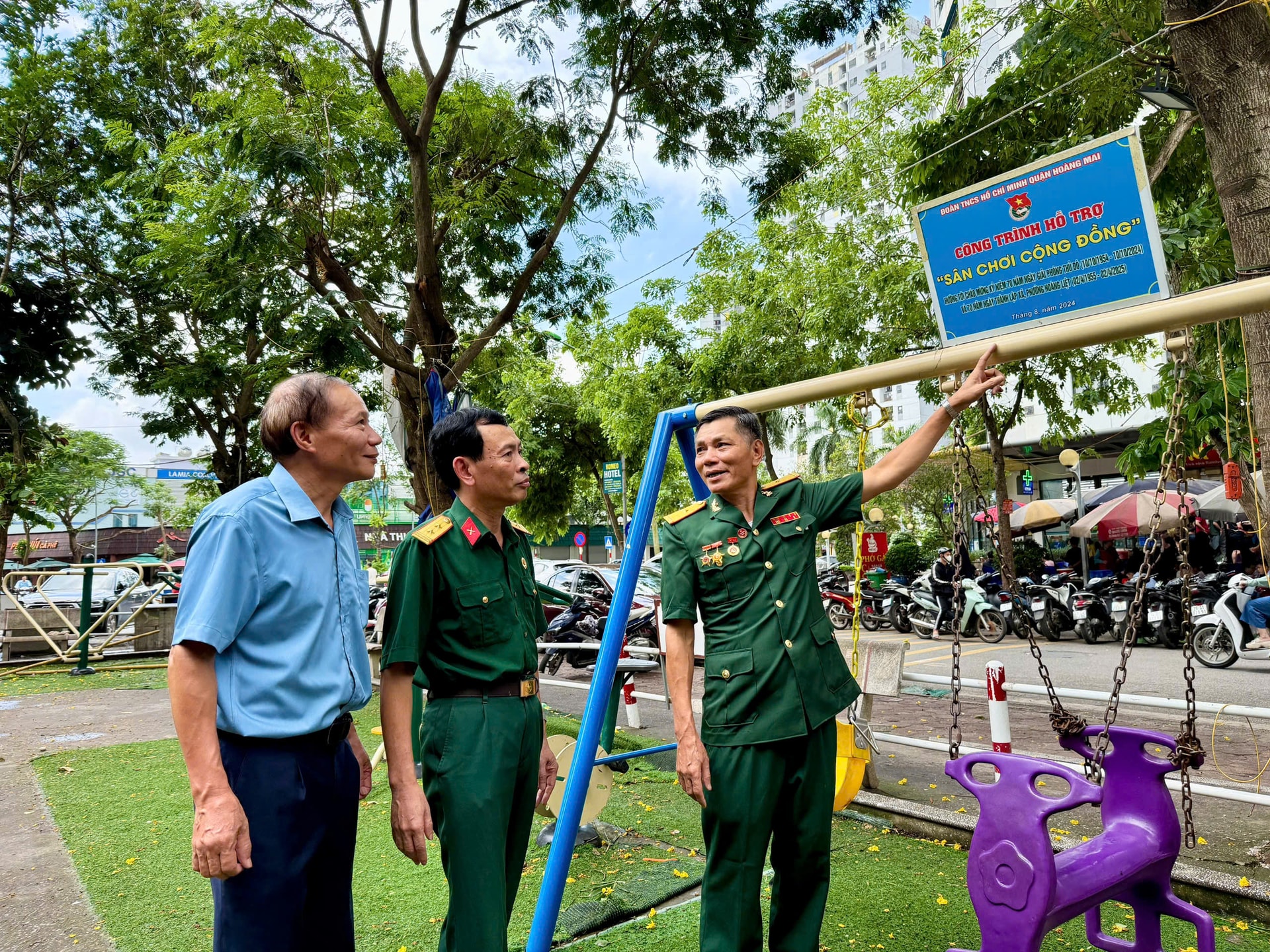 លោក Hoang Sy Luan និងសមមិត្ត និងអតីតយុទ្ធជនវួដ Hoang Liet បានណែនាំគម្រោងនេះ។