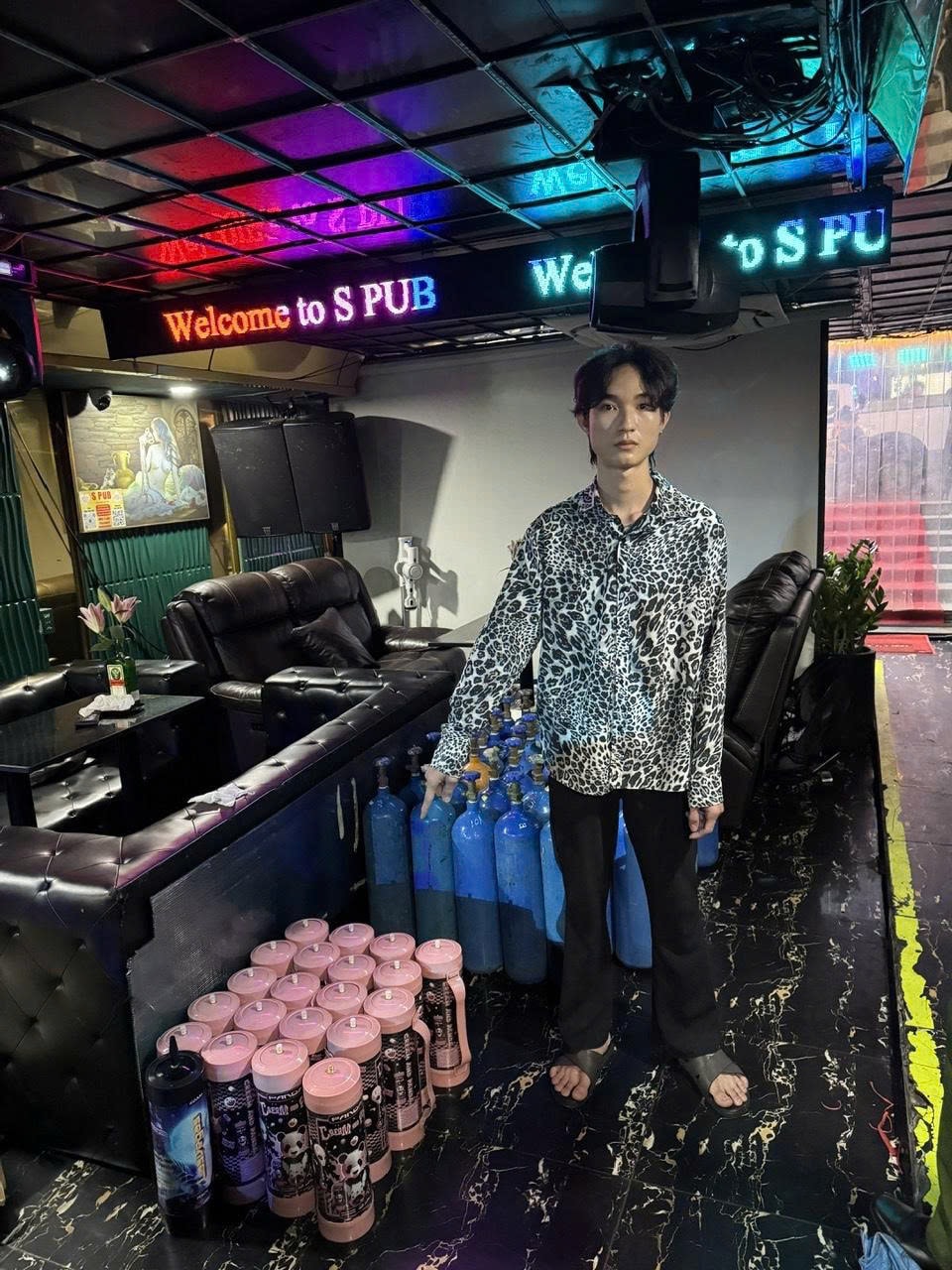 908.jpg