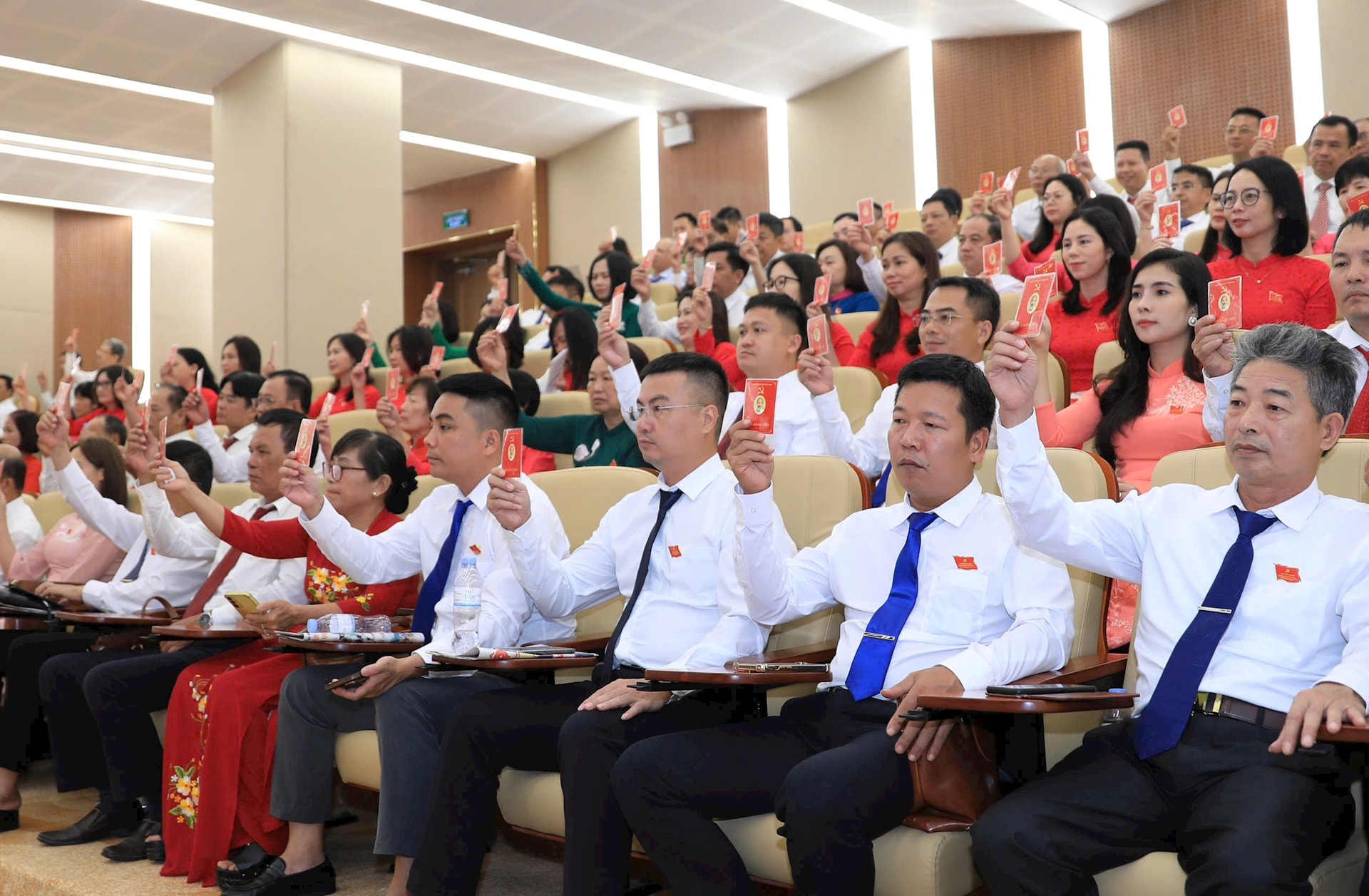 bieu-quyet.jpg