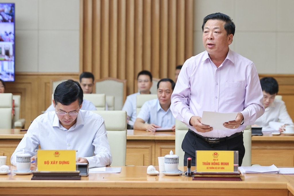 Bộ trưởng Bộ Xây dựng Trần Hồng Minh phát biểu tại hội nghị - Ảnh: VGP/Nhật Bắc