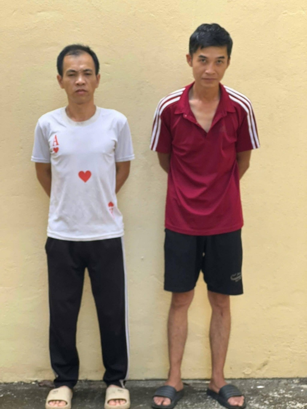 Đối tượng Lã Văn Huấn (Bên trái) và Ma Xuân Trường (Bên phải) tại Cơ quan Công an. Đối tượng Lã Văn Huấn (Bên trái) và Ma Xuân Trường (Bên phải) tại Cơ quan Công an.