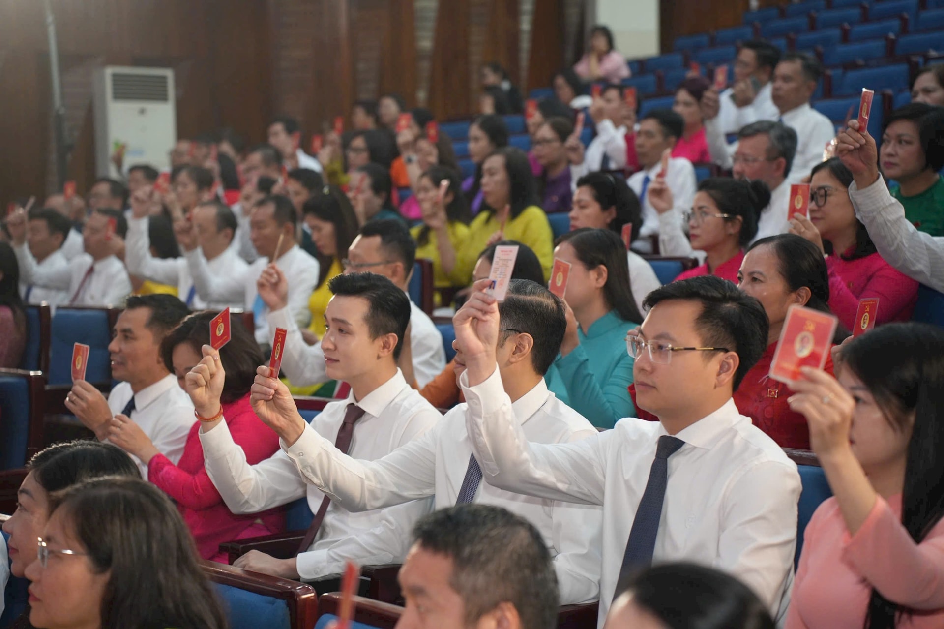 bieu-quyet-viet-thanh.jpg