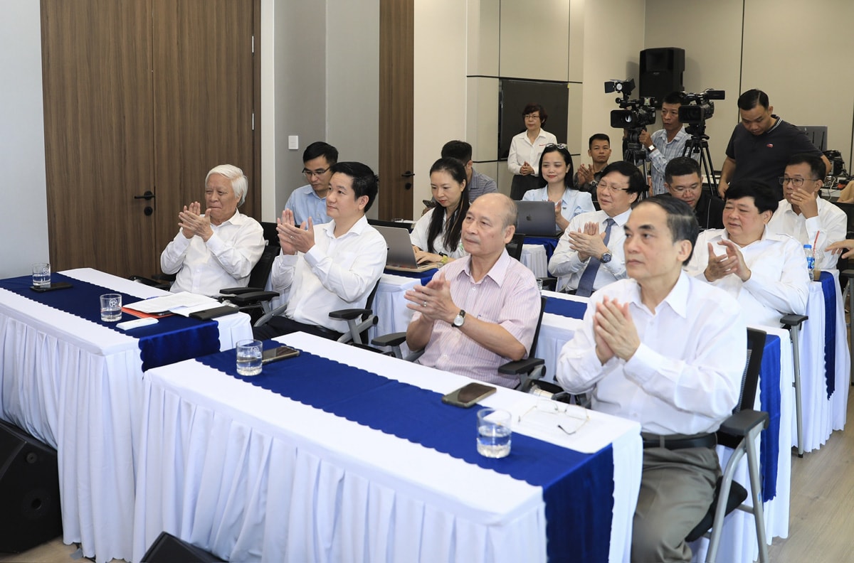 Các đại biểu tham dự tọa đàm. Ảnh: Quang Thái