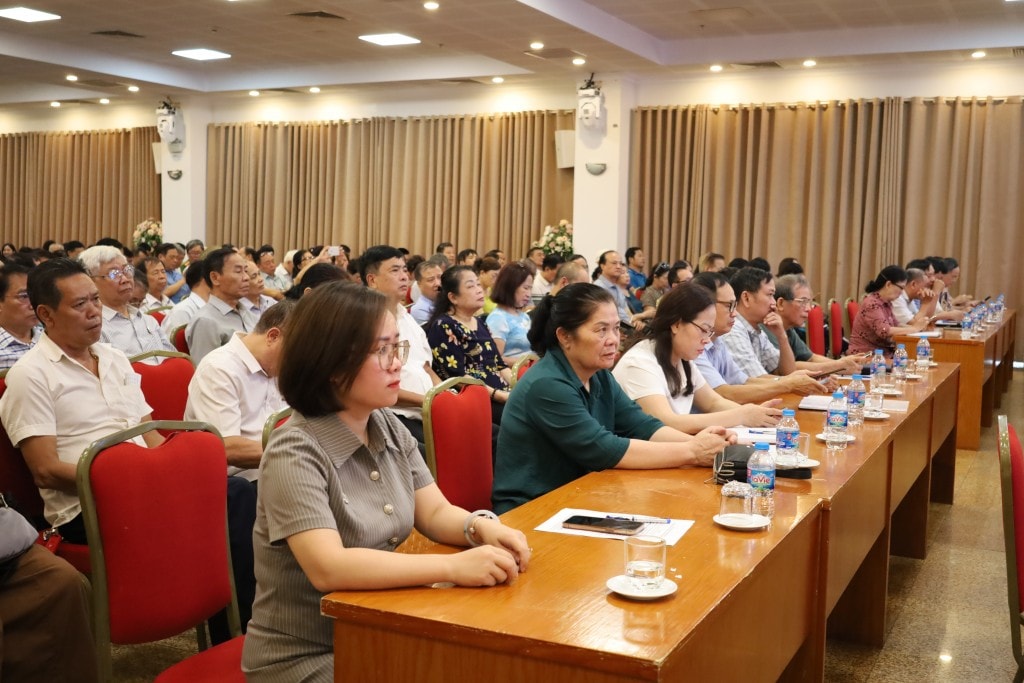 Các đại biểu dự hội nghị