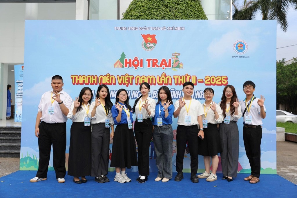 Các bạn trẻ tham hào hứng tham gia Hội trại Các bạn trẻ tham hào hứng tham gia Hội trại
