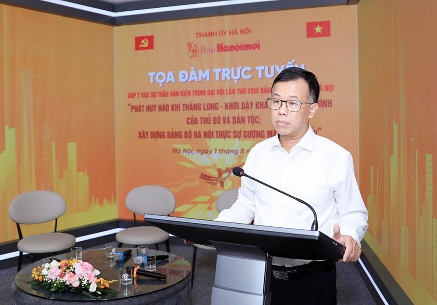 Phó Tổng Biên tập Báo Hànộimới Lại Bá Hà phát biểu khai mạc tọa đàm. Ảnh: Quang Thái