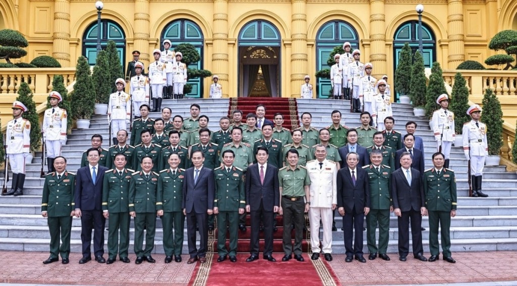 Chủ tịch nước Lương Cường chụp ảnh cùng các đại biểu.