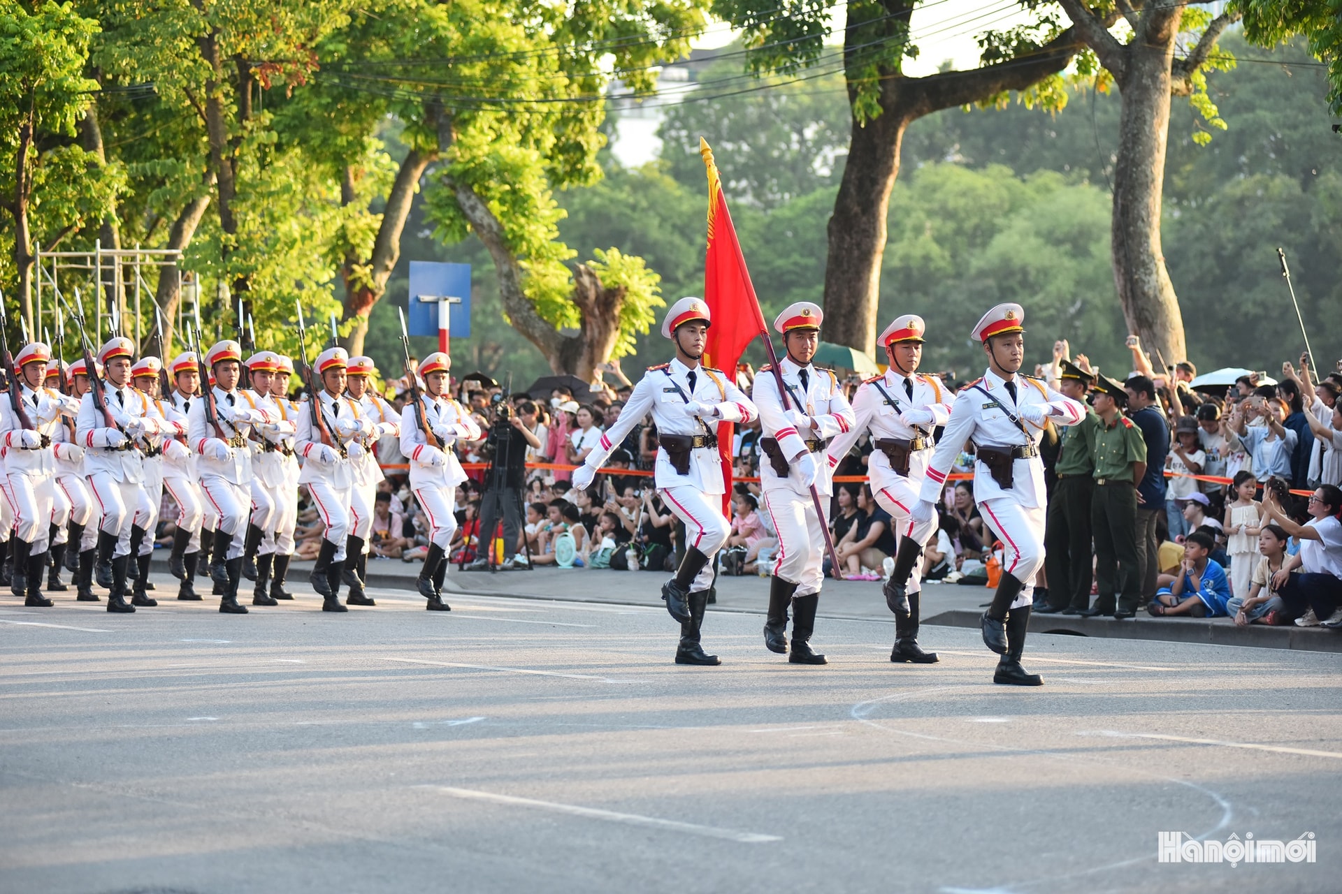 W_hnm-cand-06.jpg