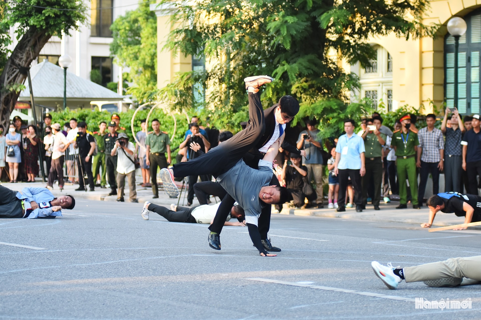 W_hnm-cand-08b.jpg