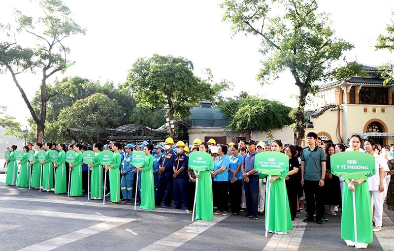 Các đơn vị tham gia lễ phát động dọn vệ sinh môi trường Các đơn vị tham gia lễ phát động dọn vệ sinh môi trường